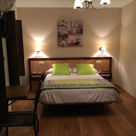 Hostal Otsoa Escároz 외부 사진