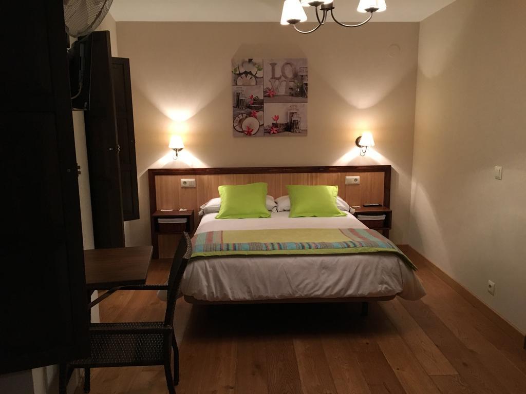 Hostal Otsoa Escároz 외부 사진