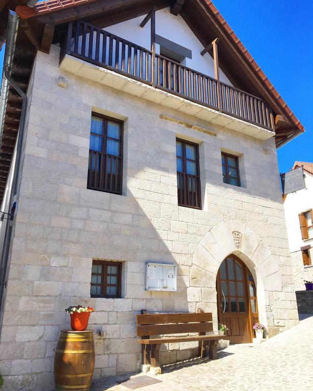 Hostal Otsoa Escároz 외부 사진